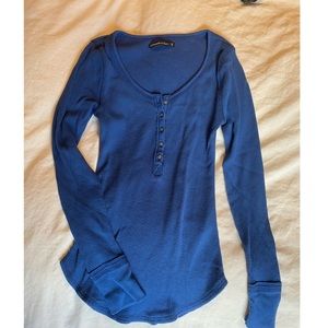 Abercrombie M Henley waffle shirt